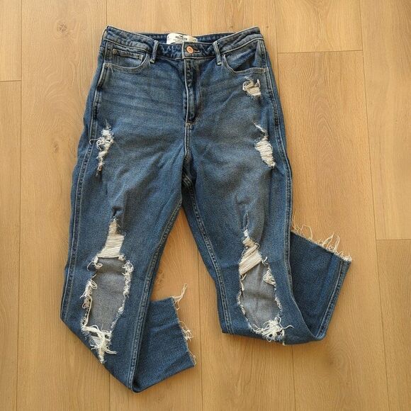 Hollister Curvy High-Rise Mom Jean - Picture 5 of 7